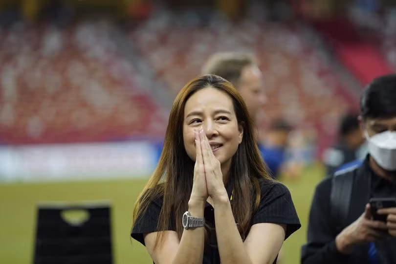 Tỷ phú Madam Pang là nhân vật có ảnh hưởng lớn đối với đội tuyển Thái Lan. Tỷ phú Madam Pang là nhân vật có ảnh hưởng lớn đối với đội tuyển Thái Lan.