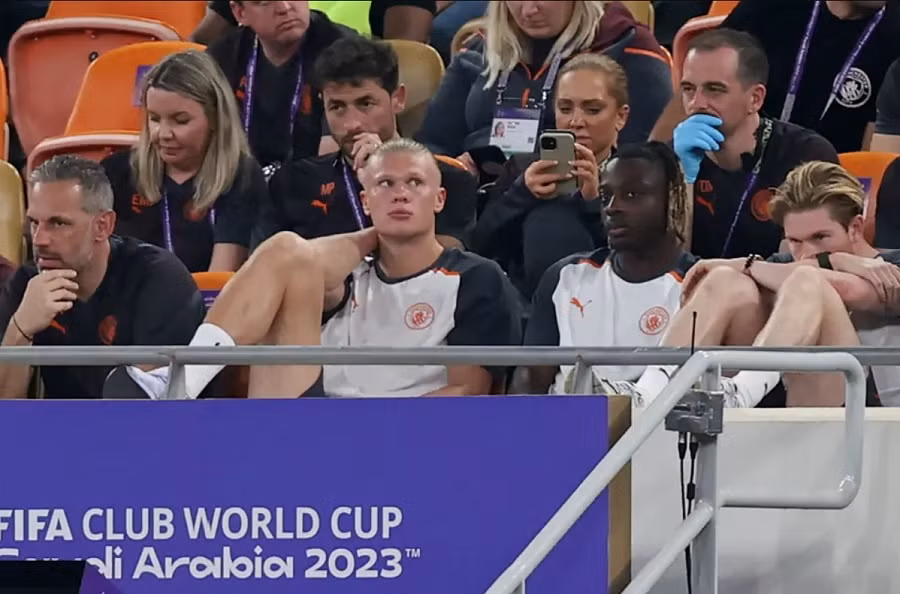 Erling Haaland và loạt ngôi sao ngồi trên khán đài trận Man City thắng Urawa Reds 3-0 ở bán kết Club World Cup 2023 hôm 20/12. Erling Haaland và loạt ngôi sao ngồi trên khán đài trận Man City thắng Urawa Reds 3-0 ở bán kết Club World Cup 2023 hôm 20/12.