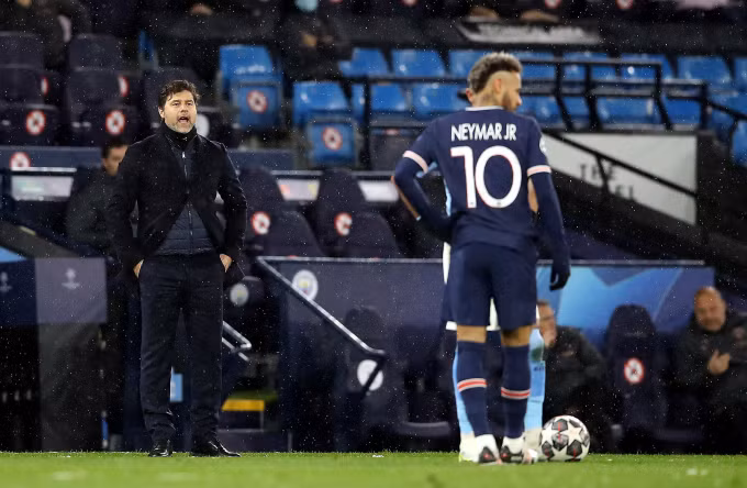 Pochettino bị cho rằng không đủ uy quyền chỉ đạo những ngôi sao lớn.