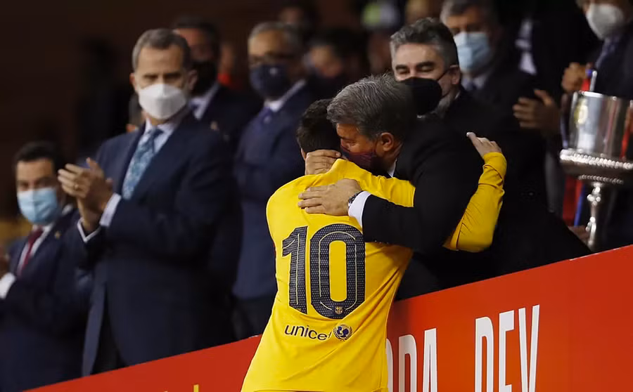 Messi ở lại Nou Camp thêm 5 năm, "sợ" cơ quan thuế ảnh 1