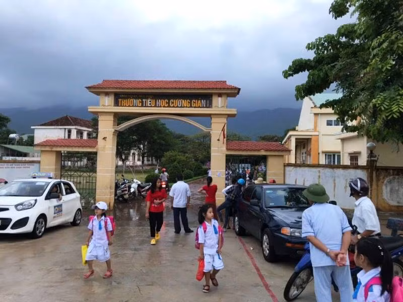 Hầu hết học sinh Cương Gián phải ở với ông bà vì bố mẹ đi xuất khẩu lao động. Ảnh: T.G