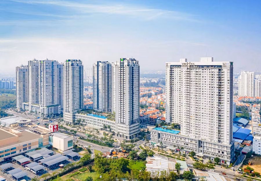 Lãi suất ngân hàng liên tục gia tăng trong khi dự án dừng hỗ trợ ưu đãi khiến nhiều người có nhu cầu sở hữu nhà ở không dám “xuống tiền”.