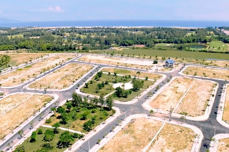 Tình trạng phân lô bán nền làm lũng đoạn thị trường, gây lãng phí tài nguyên và không tạo ra phát triển kinh tế mà chỉ gây rối cho phát triển kinh tế địa phương. Tình trạng phân lô bán nền làm lũng đoạn thị trường, gây lãng phí tài nguyên và không tạo ra phát triển kinh tế mà chỉ gây rối cho phát triển kinh tế địa phương.