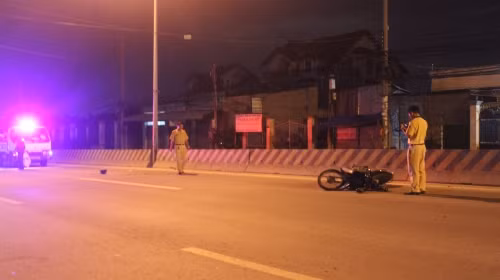 Say rượu, người đàn ông đâm vào dải phân cách, nhập viện nguy kịch - Ảnh 1 Say rượu, người đàn ông đâm vào dải phân cách, nhập viện nguy kịch - Ảnh 1