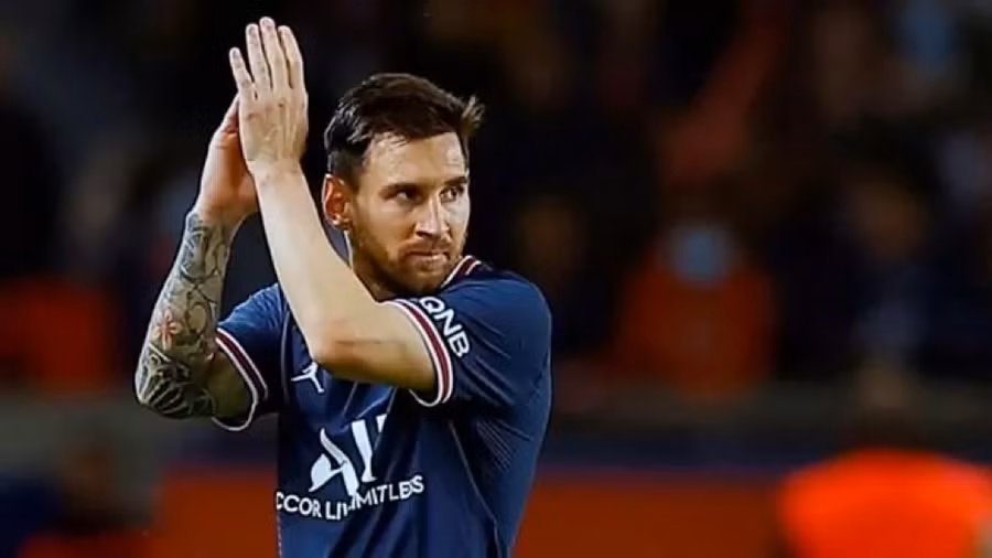 Messi trong màu áo đội bóng PSG.