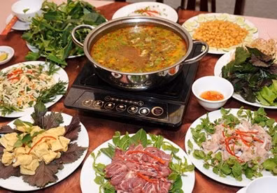 Chế biến lẩu riêu cua bắp bò ngon hết ý
