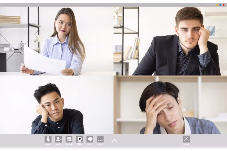Hình ảnh mọi người ở khoảng cách gần có thể gây căng thẳng.