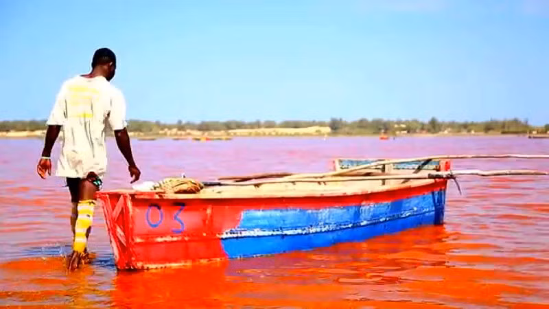 Hồ hồng Retba.