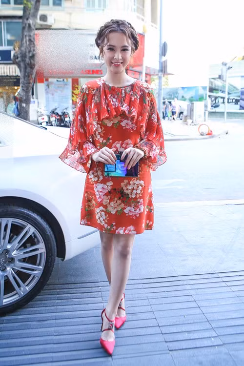 Tuần qua: Thu Phương đẹp như nữ thần 
