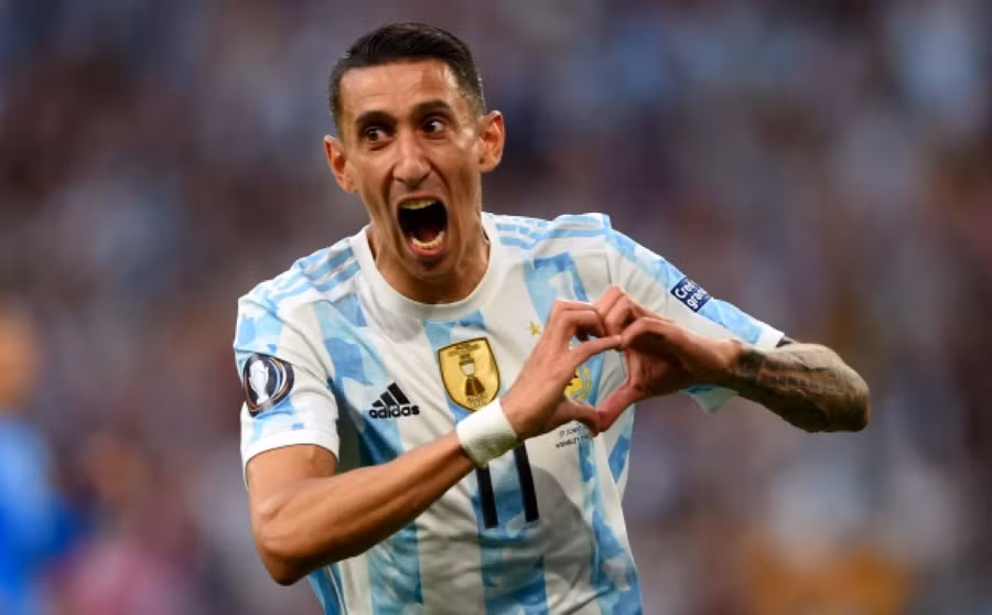 Angel Di Maria nhân đôi cách biệt cho Argentina sau khi kết thúc hiệp một.