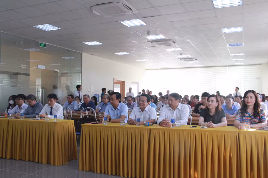 Các đại biểu tham dự Lễ trao thưởng.