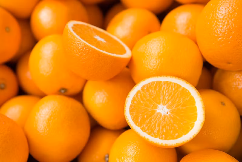 Cam là loại trái cây ít đường, có nhiều chất xơ, giàu vitamin B1 và C, có khả năng kiểm soát đường huyết tốt. Cam là loại trái cây ít đường, có nhiều chất xơ, giàu vitamin B1 và C, có khả năng kiểm soát đường huyết tốt.