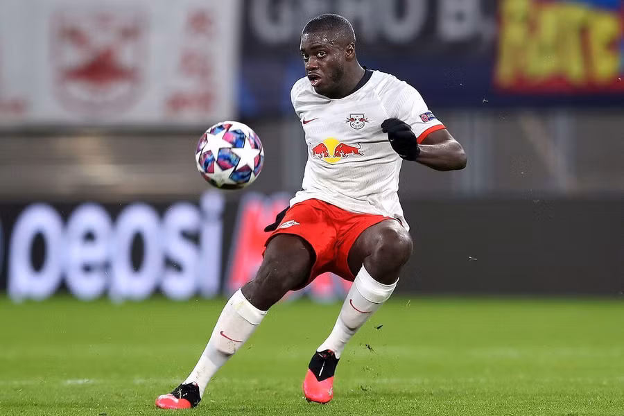 8. Dayot Upamecano: Từ RB Leipzig đến Bayern Munich (42,5 triệu euro).