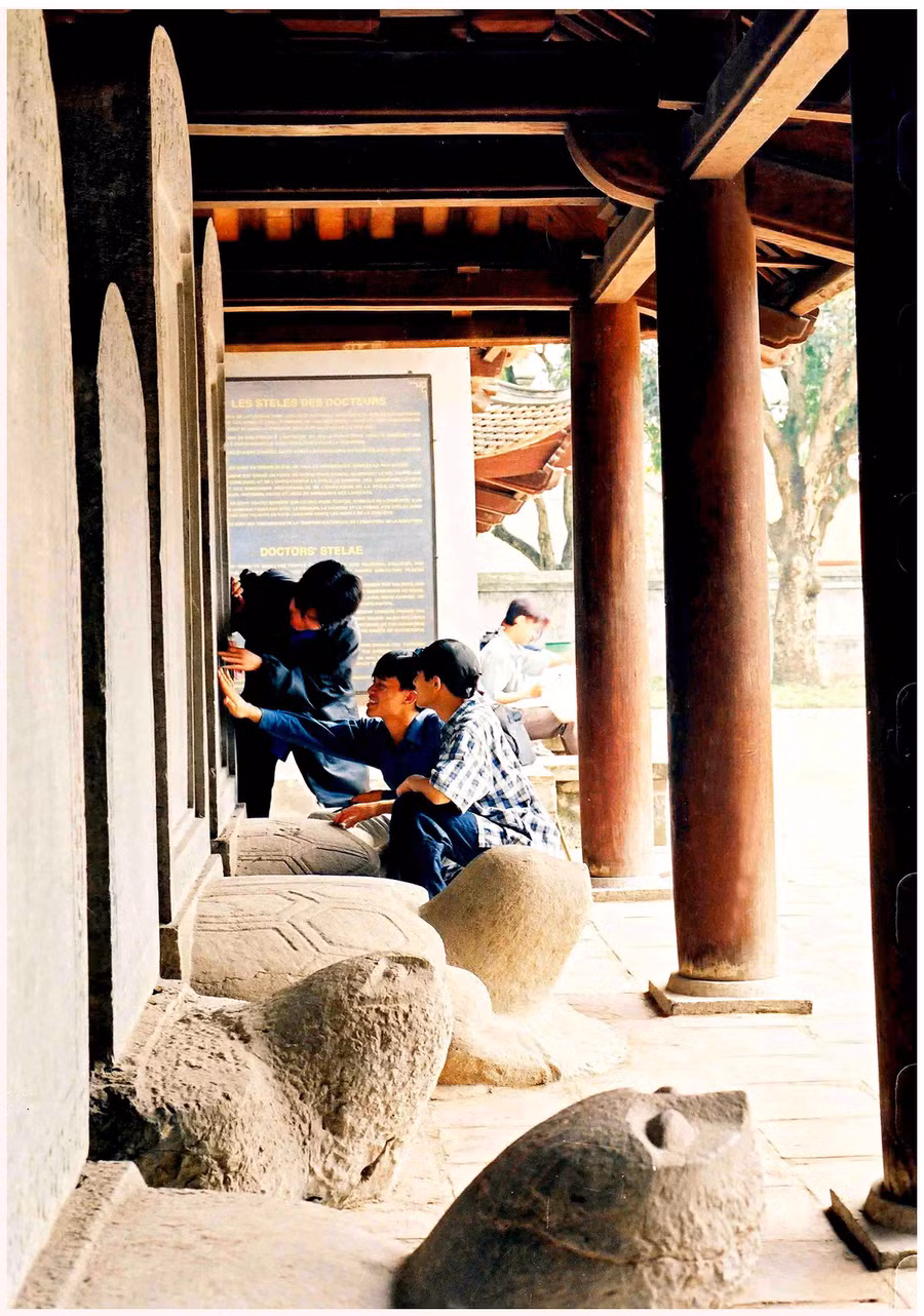 Bia tiến sĩ.