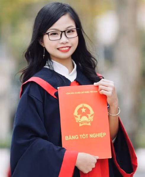 Nữ thủ khoa Trần Thùy Linh.