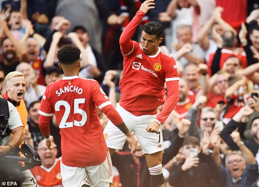 Ronaldo toả sáng với cú đúp vào lưới Newcatstle