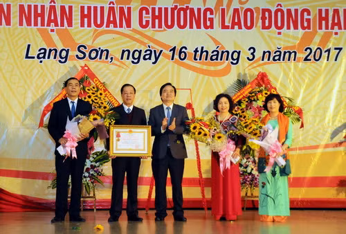 Bộ trưởng Phùng Xuân Nhạ giao nhiệm vụ cho ngành Giáo dục Lạng Sơn