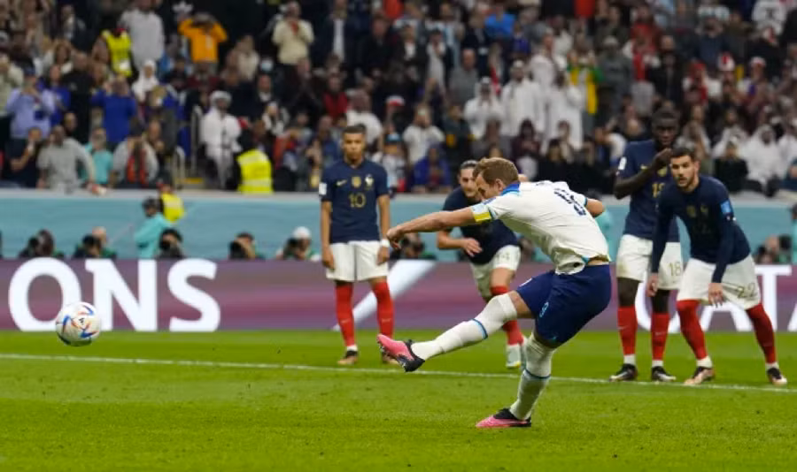  Harry Kane thực hiện thành công quả phạt đền đầu tiên trong trận tứ kết Anh - Pháp. 