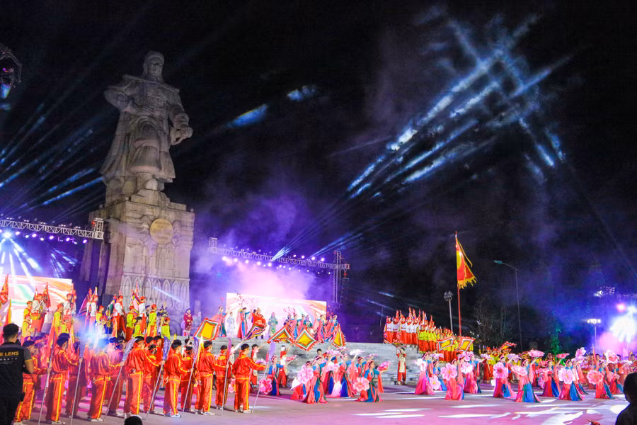 Chương trình thể hiện lòng tôn kính, tri ân đối với công lao của vua Quang Trung và khơi dậy niềm tự hào, truyền thống chống giặc ngoại xâm của dân tộc ta. Chương trình thể hiện lòng tôn kính, tri ân đối với công lao của vua Quang Trung và khơi dậy niềm tự hào, truyền thống chống giặc ngoại xâm của dân tộc ta.