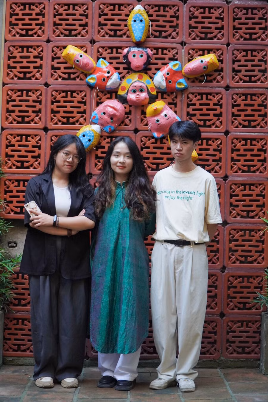 Ba thành viên sáng lập 'Trường làng trong phố': Trịnh Kiều Trang, Lê Phương Linh và Vũ Minh Tú. Ba thành viên sáng lập 'Trường làng trong phố': Trịnh Kiều Trang, Lê Phương Linh và Vũ Minh Tú.