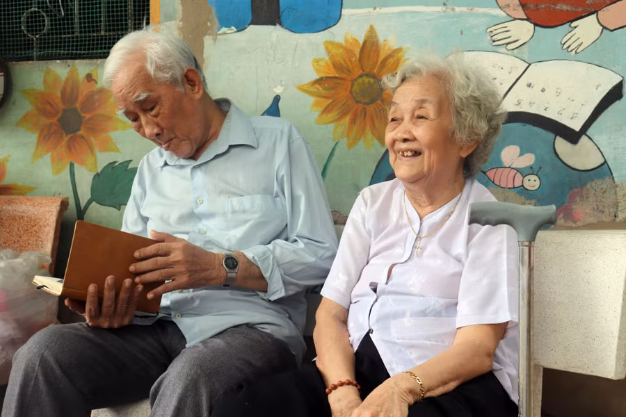 Vợ chồng ông Huỳnh Văn Phê và bà Huỳnh Thị Lành. Ảnh: Bùi Vân Vợ chồng ông Huỳnh Văn Phê và bà Huỳnh Thị Lành. Ảnh: Bùi Vân