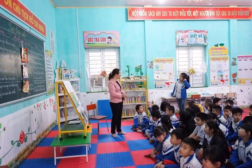 24 cá nhân ở 8 thành phố/huyện được công nhận danh hiệu "Nhân viên thư viện giỏi". 