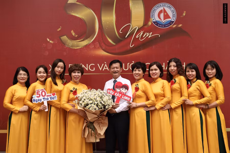Cán bộ, giáo viên Trường THCS Cát Linh hôm nay