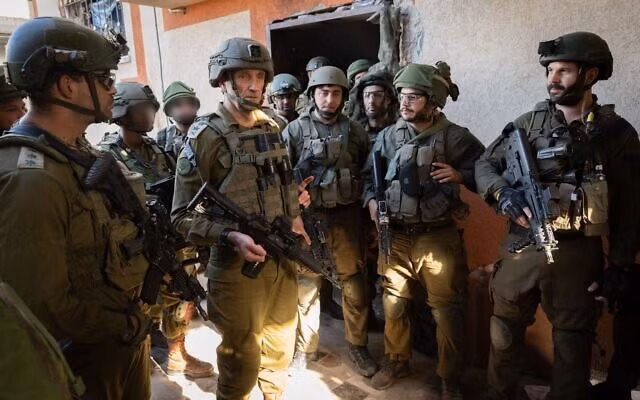 Tham mưu trưởng IDF, Trung tướng Herzi Halevi nói chuyện với binh sĩ ở Dải Gaza, ngày 21/11/2023