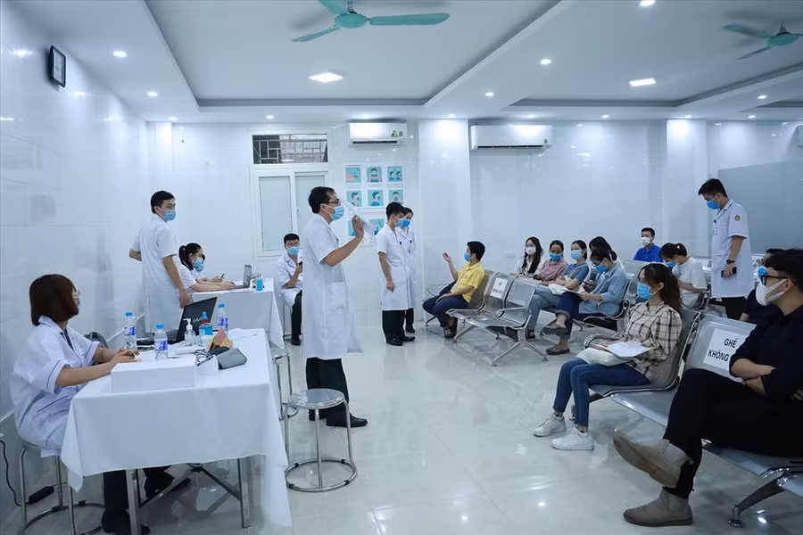 Nhiều tình nguyện viên đăng ký tham gia thử nghiệm vắc xin Nano Covax. Ảnh: Hải Nguyễn.