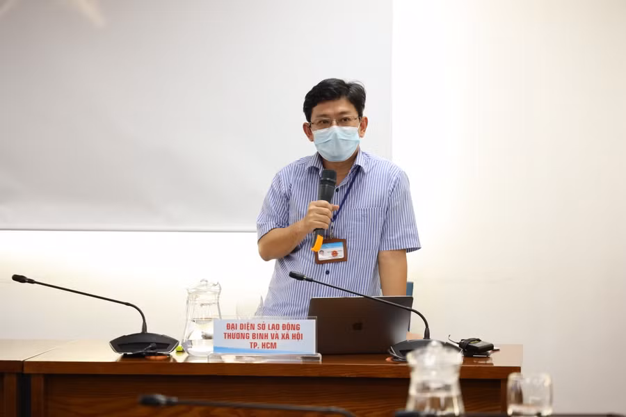 Đại diện Sở Lao động-Thương binh và Xã hội phát biểu tại họp báo chiều 27/8. Ảnh: Huyền Mai.