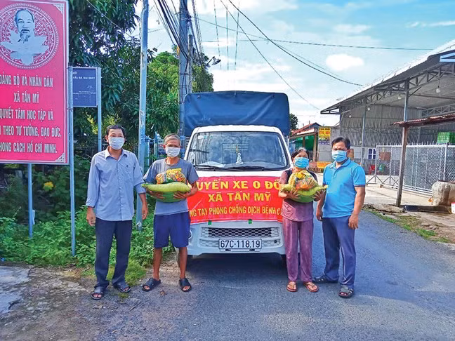 Các "Chuyến xe 0 đồng" mang nhu yếu phẩm đến nhà người dân trên địa bàn tỉnh An Giang. Nguồn: Trang TTĐT Mặt Trận.