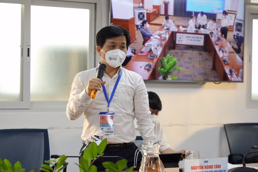 Phó Giám đốc Trung tâm kiểm soát bệnh tật Nguyễn Hồng Tâm phát biểu tại họp báo chiều 27/8. Ảnh: Huyền Mai.