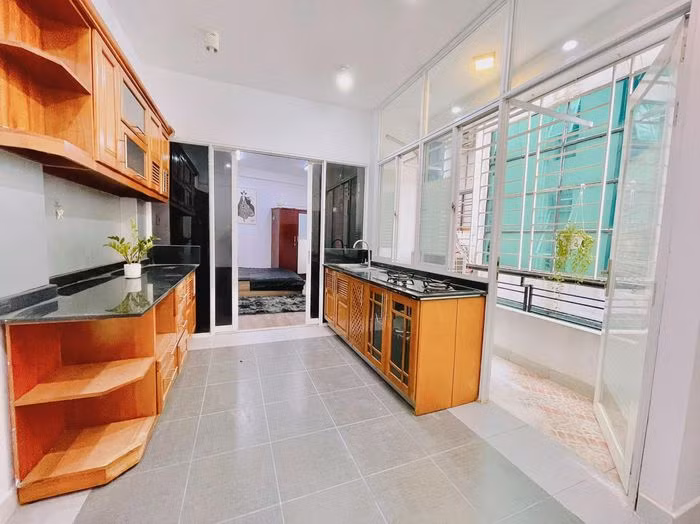 Một chàng trai TP Hồ Chí Minh đã tặng nơi ở miễn phí cho hơn 500 y, bác sĩ tại TP. Nguồn: Zing.