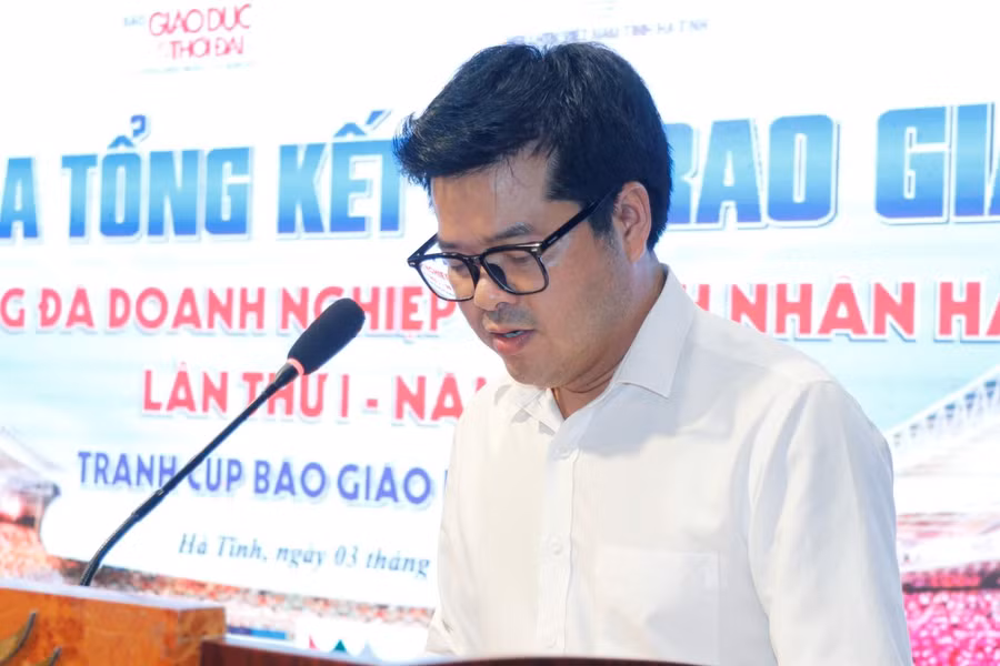 Ông Nguyễn Văn Dũng – Trưởng VP báo GD&amp;TĐ khu vực Miền Trung – Tây Nguyên, đồng Trưởng Ban tổ chức giải đấu phát biểu tại buổi tổng kết.
