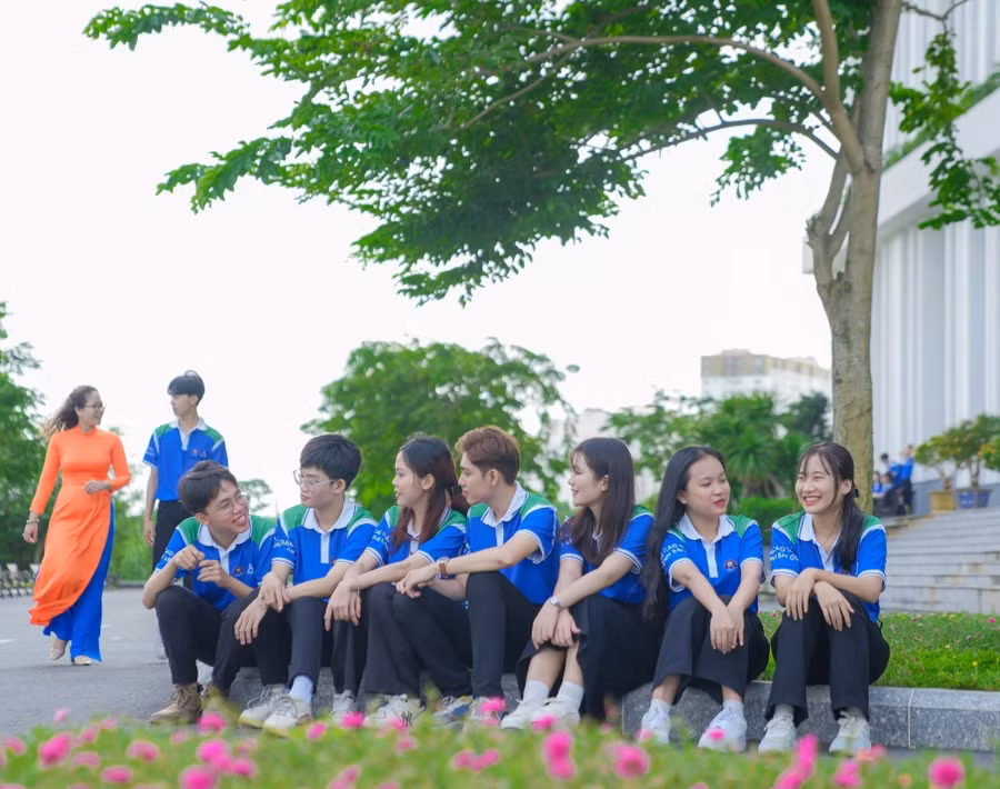 Thí sinh xét tuyển nhập học đến 10/9/2023 để được nhận các chính sách giảm học phí của nhà trường