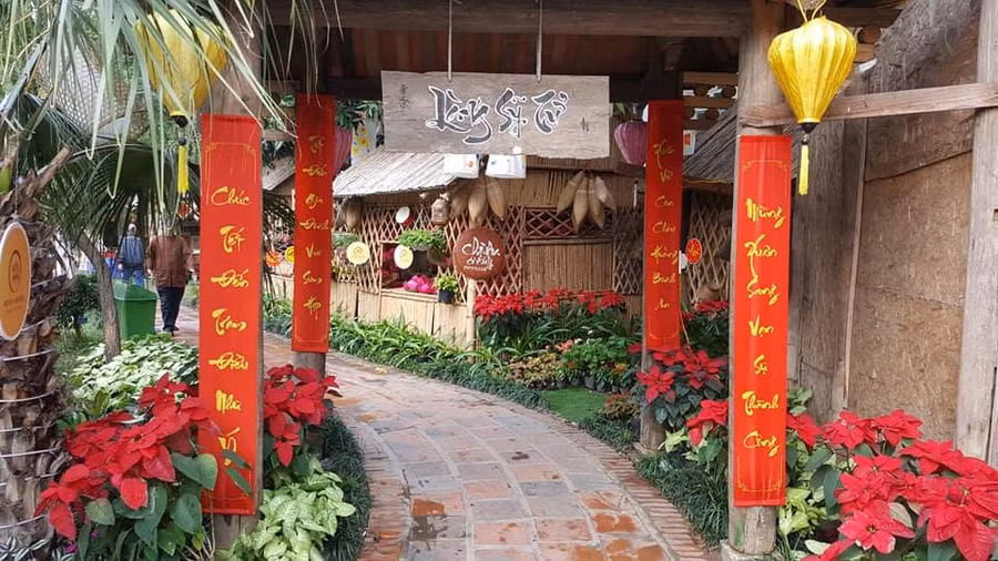 Phố ông đồ đã chuẩn bị chu đáo đón khách dịp năm mới. Phố ông đồ đã chuẩn bị chu đáo đón khách dịp năm mới.