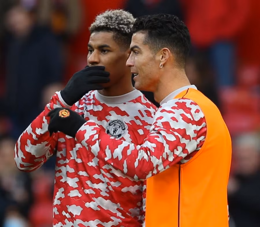 Marcus Rashford đang có phong độ không tốt, trong khi Cristiano Ronaldo khiến huấn luyện viên đau đầu về chiến thuật.