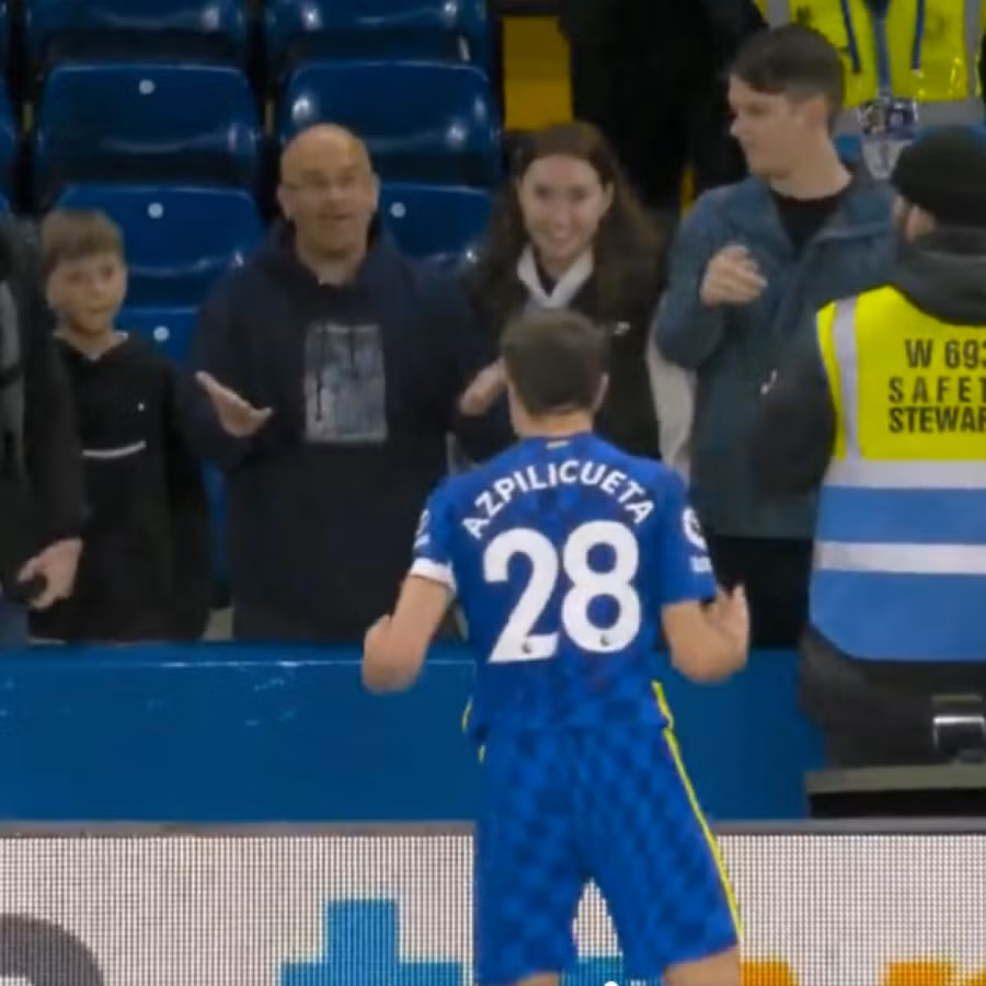 Cổ động viên Chelsea dường như phàn nàn về tinh thần chiến đấu của cầu thủ đội nhà.