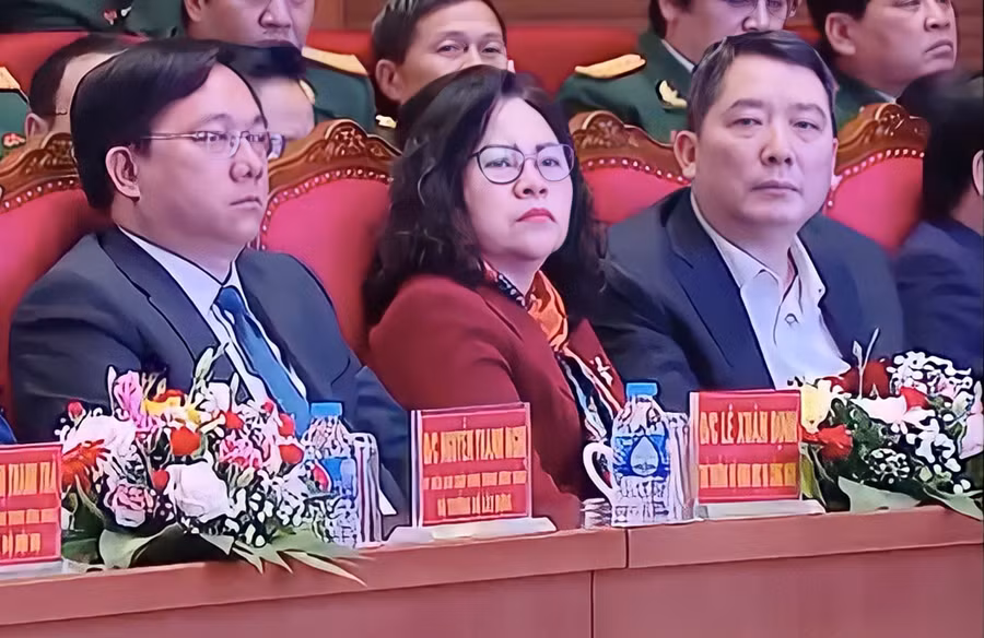 Thứ trưởng Bộ Giáo dục và Đào tạo Ngô Thị Minh (giữa). Thứ trưởng Bộ Giáo dục và Đào tạo Ngô Thị Minh (giữa).