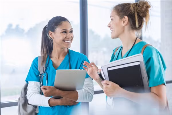 Nhiều nước “khát” nhân lực ngành y tế.