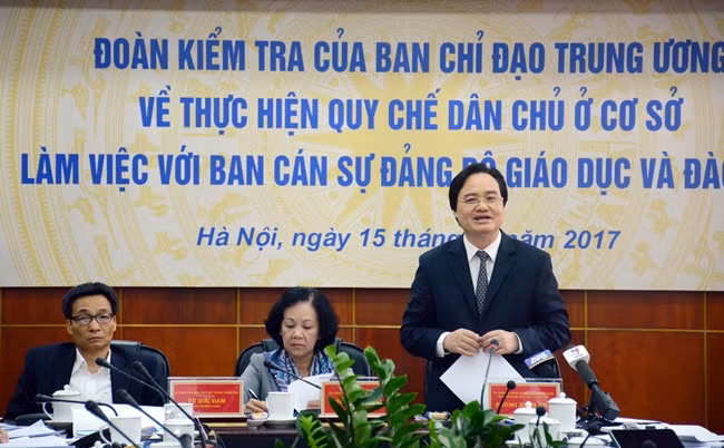 Bộ trưởng Phùng Xuân Nhạ báo cáo, làm rõ thêm một số vấn đề với đoàn kiểm tra