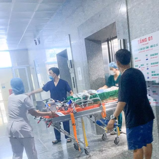 Chuyển bệnh nhi về Hà Nội. Ảnh: BV. Chuyển bệnh nhi về Hà Nội. Ảnh: BV.