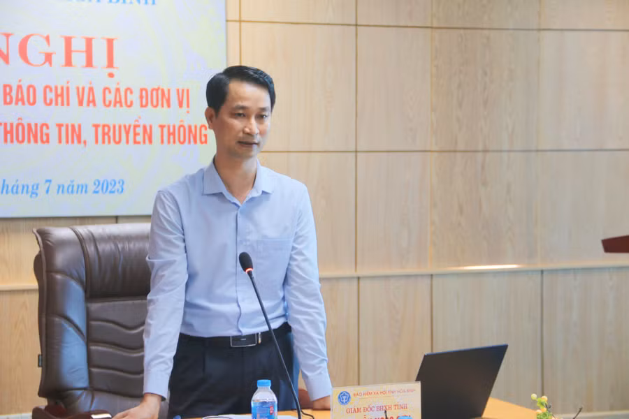 Ông Nguyễn Ngọc Sơn, Giám đốc BHXH tỉnh Hoà Bình chủ trì hội nghị họp báo về chính sách bảo hiểm tới báo chí.