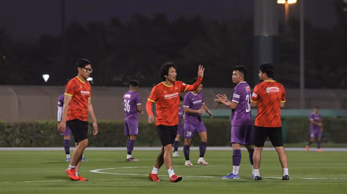 U23 tập luyện dưới sự hướng dẫn của tân thuyền trưởng Gong Oh-kyun trên đất UAE.