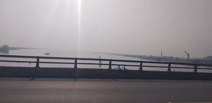 vu nem con xuong song roi nhay cau: noi thong kho cua nguoi me hinh anh 4