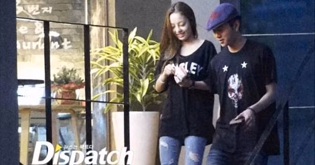 Goo Hara và Junhyung chia tay sau 2 năm gắn bó. Goo Hara và Junhyung chia tay sau 2 năm gắn bó.