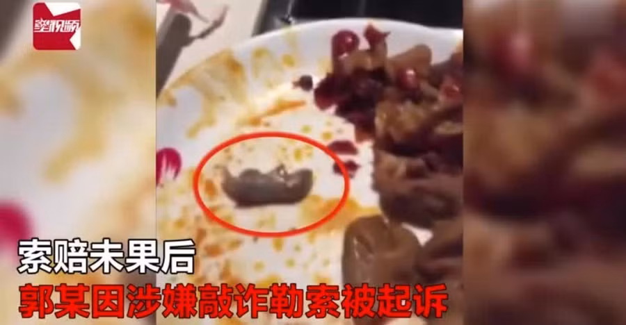 Người đàn ông "phát hiện" chuột chết trong nồi lẩu.