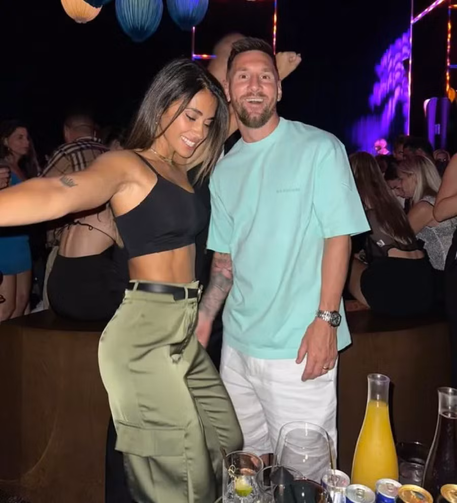 Lén chụp hình Messi và bà xã tại nhà hàng sang trọng ở Miami…