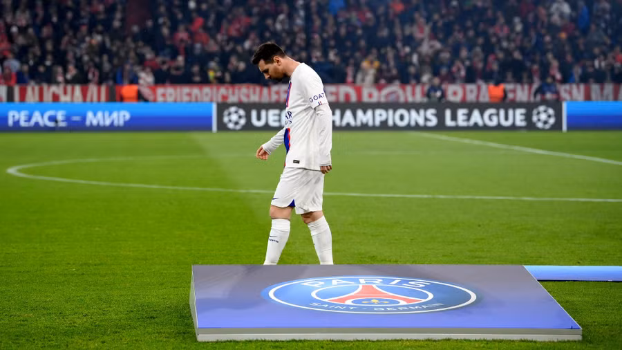 Messi thất vọng khi PSG bị Bayern loại ở vòng 1/8 Champions League 2023. Ảnh: ITN