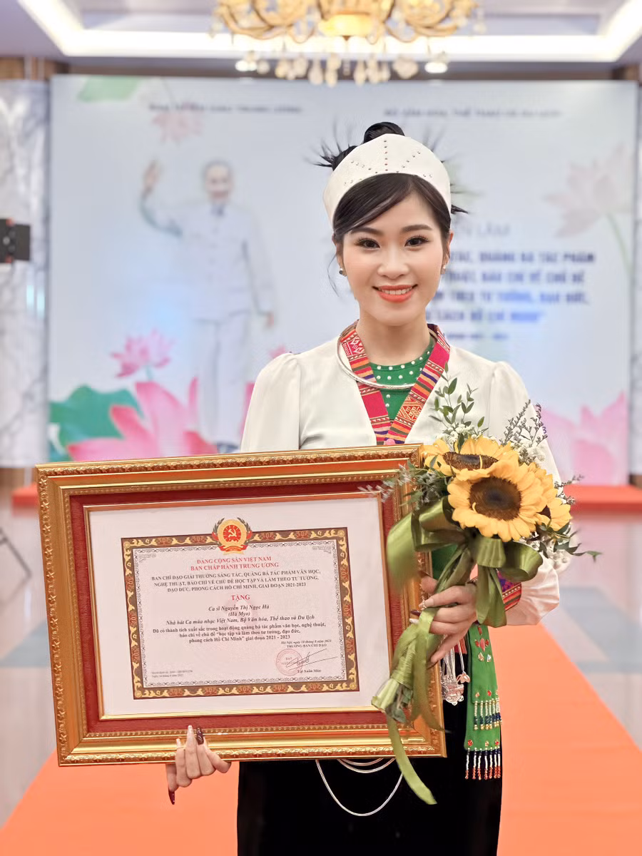 Với những đóng góp quảng bá văn hóa truyền thống, Hà Myo đã nhận được nhiều giải thưởng danh giá. Với những đóng góp quảng bá văn hóa truyền thống, Hà Myo đã nhận được nhiều giải thưởng danh giá.